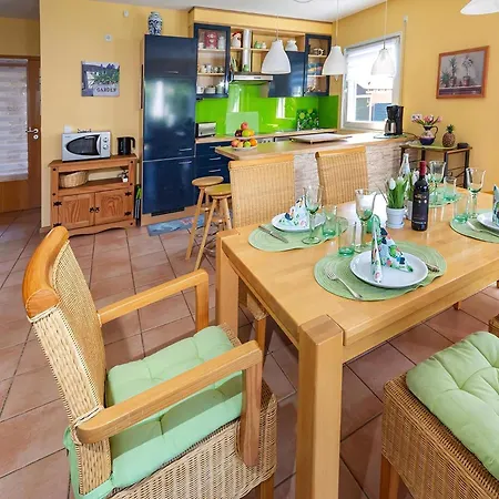Am Bodensee Mit Garten Und Terrasse 博登斯边的拉多夫采尔